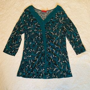 Elle 3/4 sleeve v-neck shirt size XL